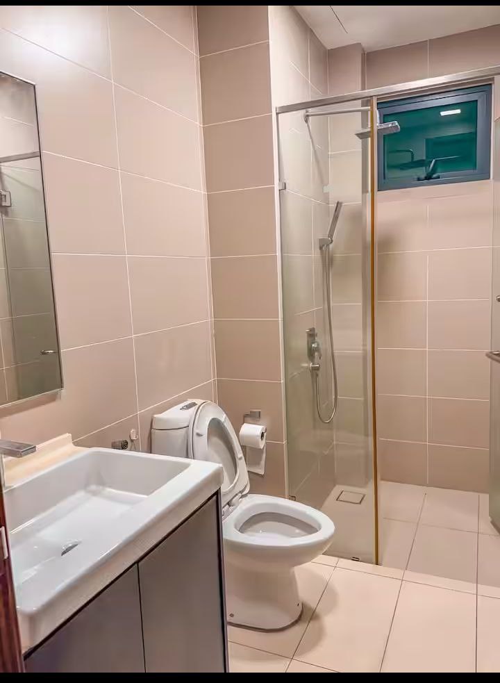 BATHROOM 1