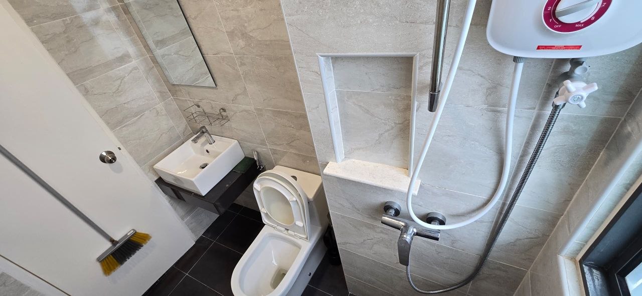 6240233219760524697_121