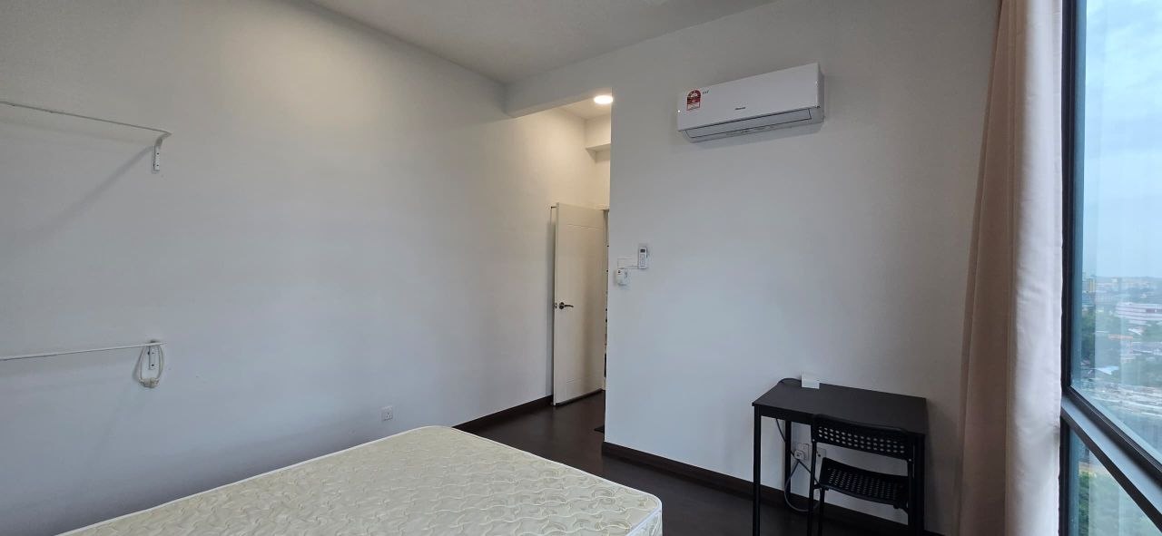 6240233219760524699_121