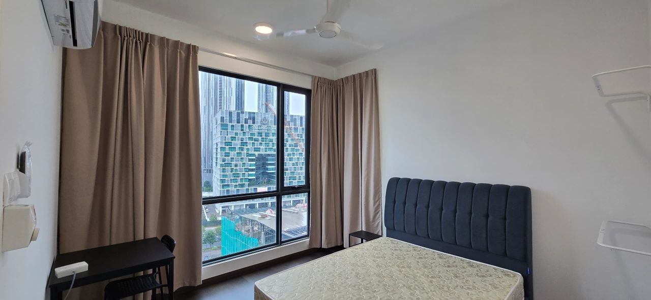 6240233219760524701_121