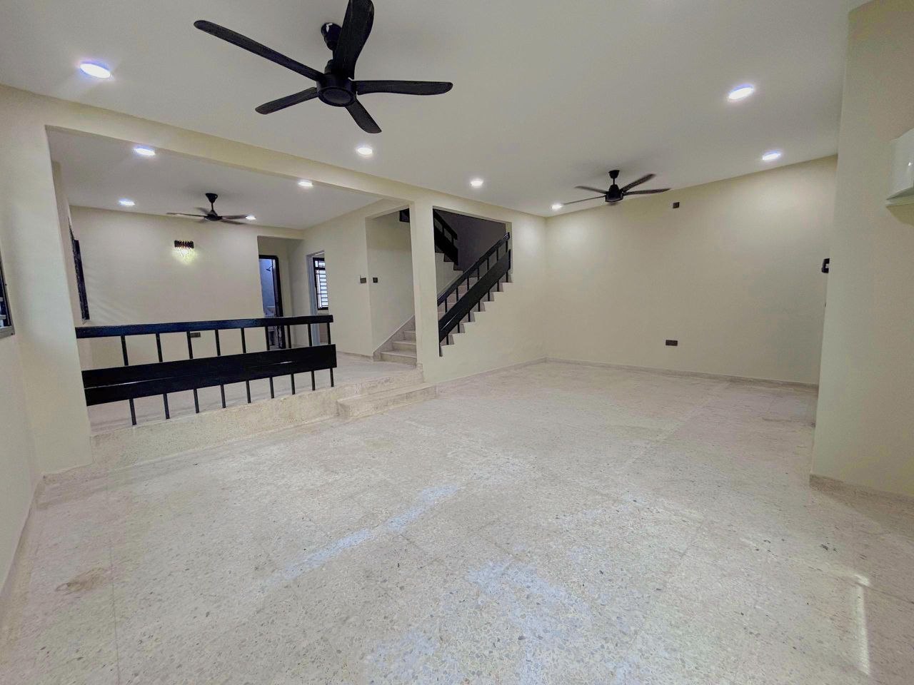 6273948064494063778_121